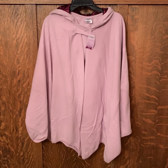 Pusheen Vampurr hooded cape from Halloween Pusheen Box 2022 NWT - Picture 2 of 5